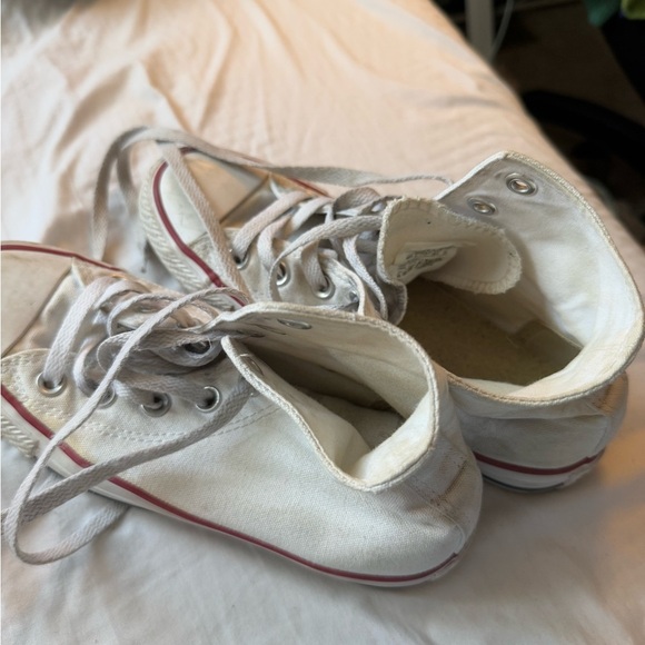 Converse White Sneakers Timeless Style and Comfort - Picture 1 of 8